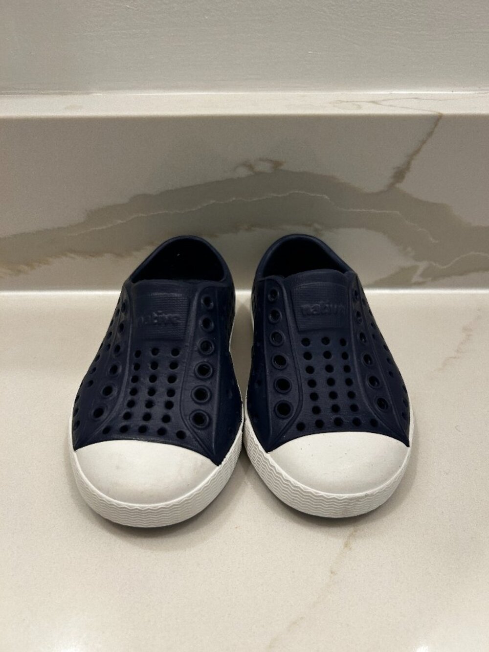 Kid's Native Jefferson Slip-On Sneaker / Sandals - size 5 navy blue
